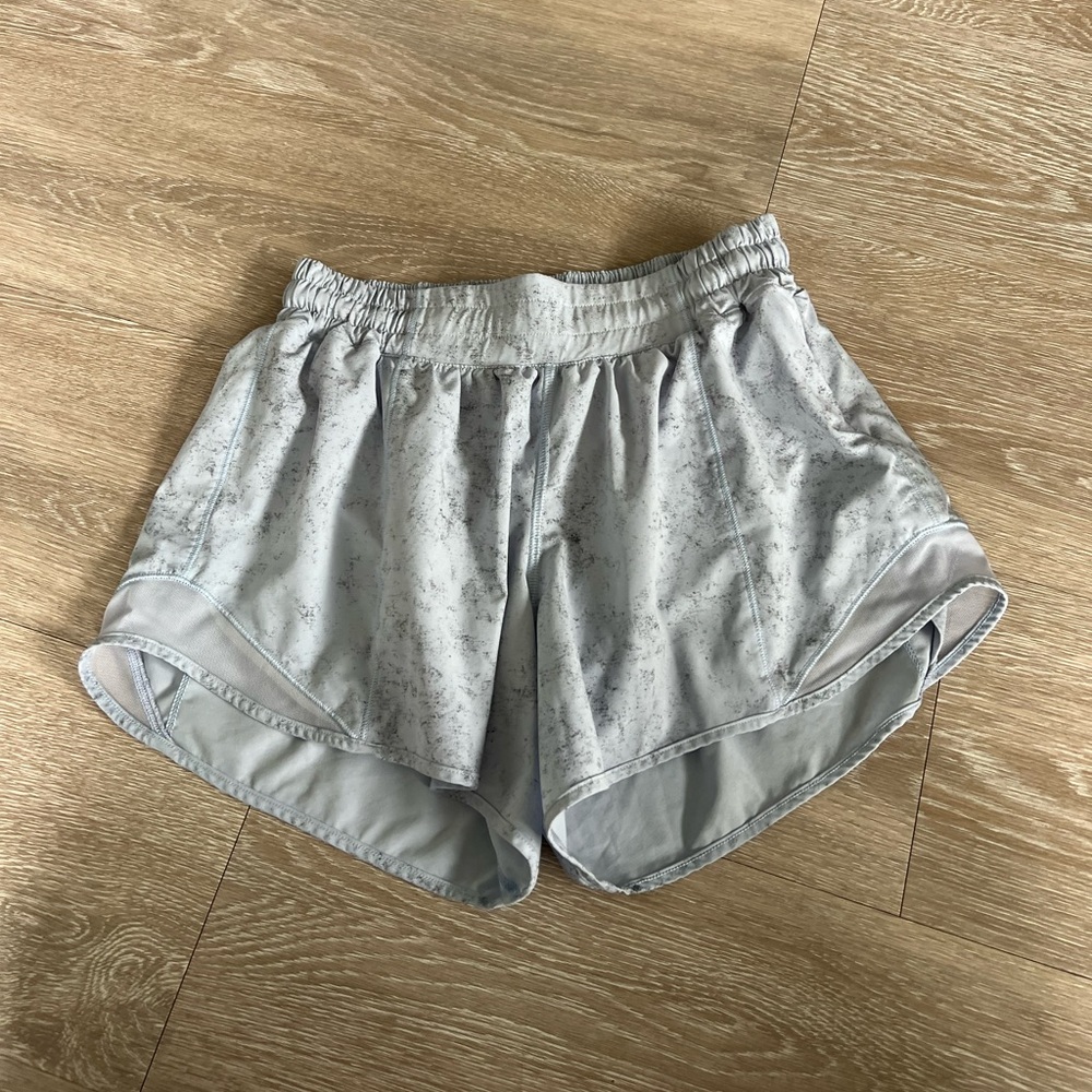 Lululemon Hotty Hot Low-Rise Lined Short 4"